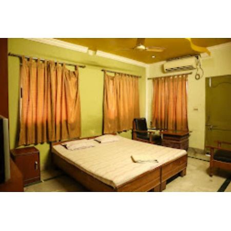 Roxy Inn,Cuttack Esterno foto